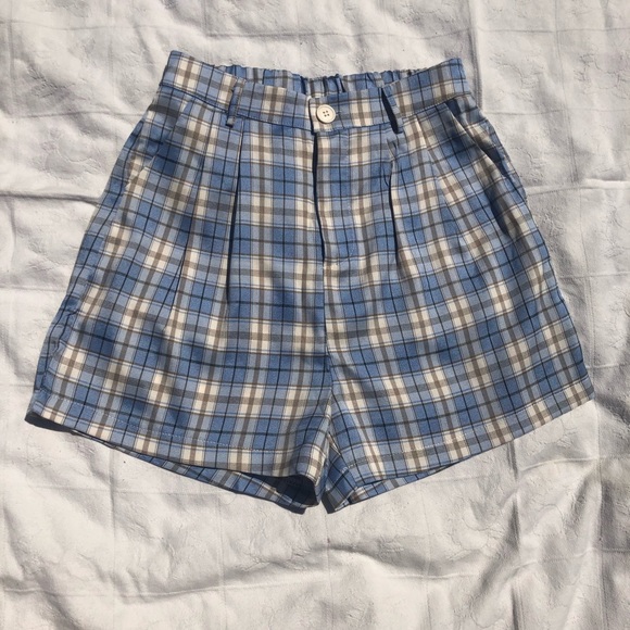 Cute light blue laid SHEIN shorts - Picture 2 of 3